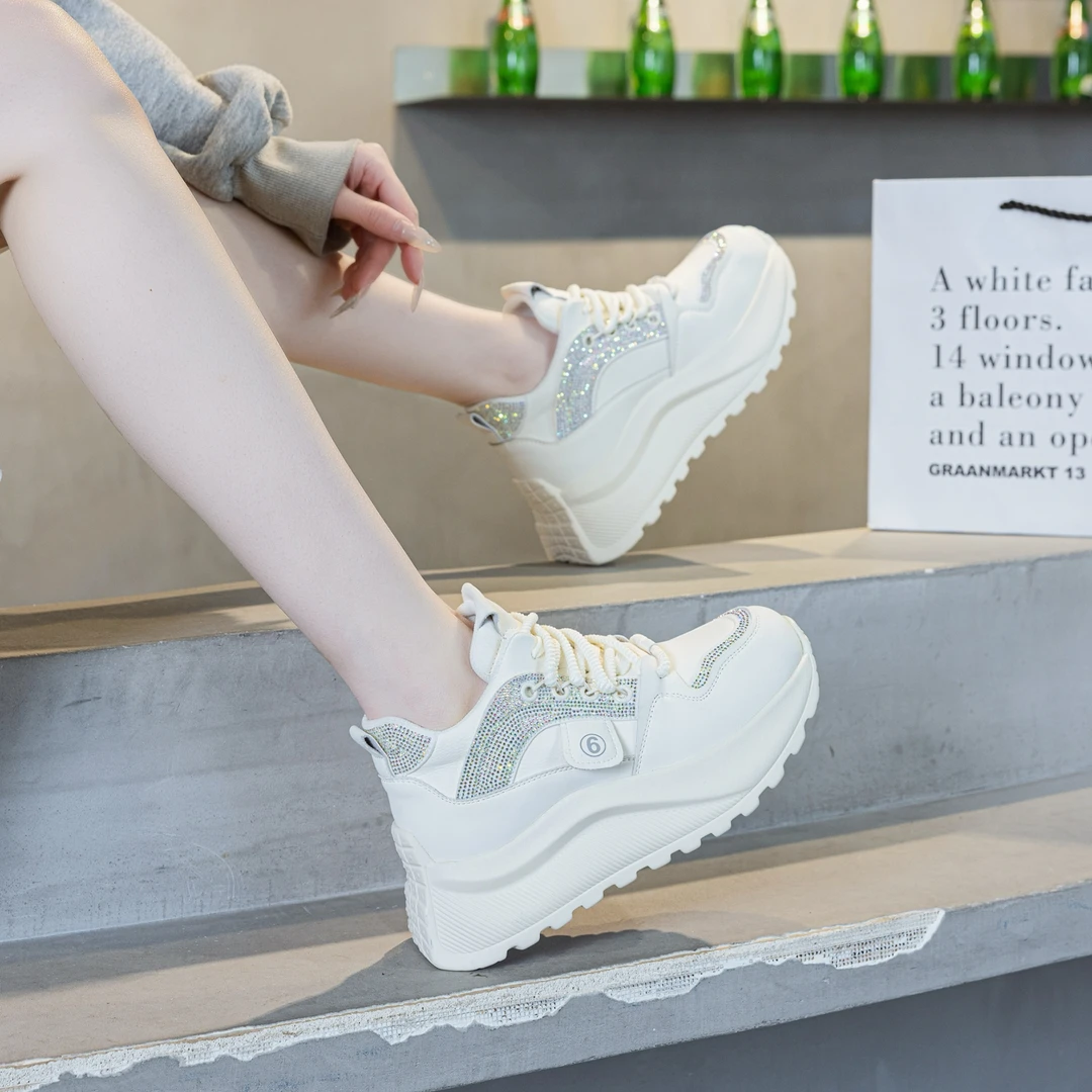 雨土女鞋直播爆款2025春季新款休闲运动鞋子女百搭时尚透气老爹鞋