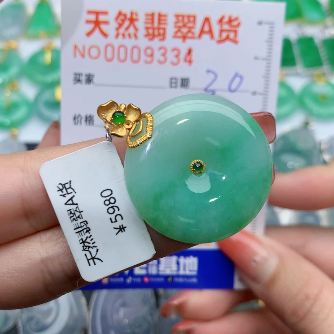 翡翠颈饰18K金镶嵌扣