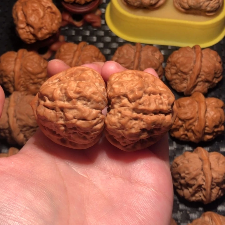 W***T文玩核桃把件蛤蟆