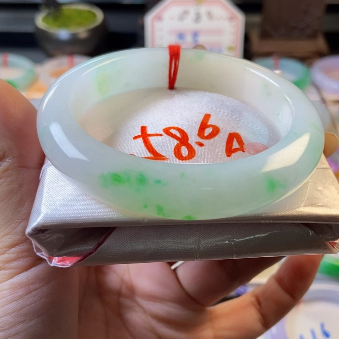 翡翠未镶嵌手镯21胶底飘翠花