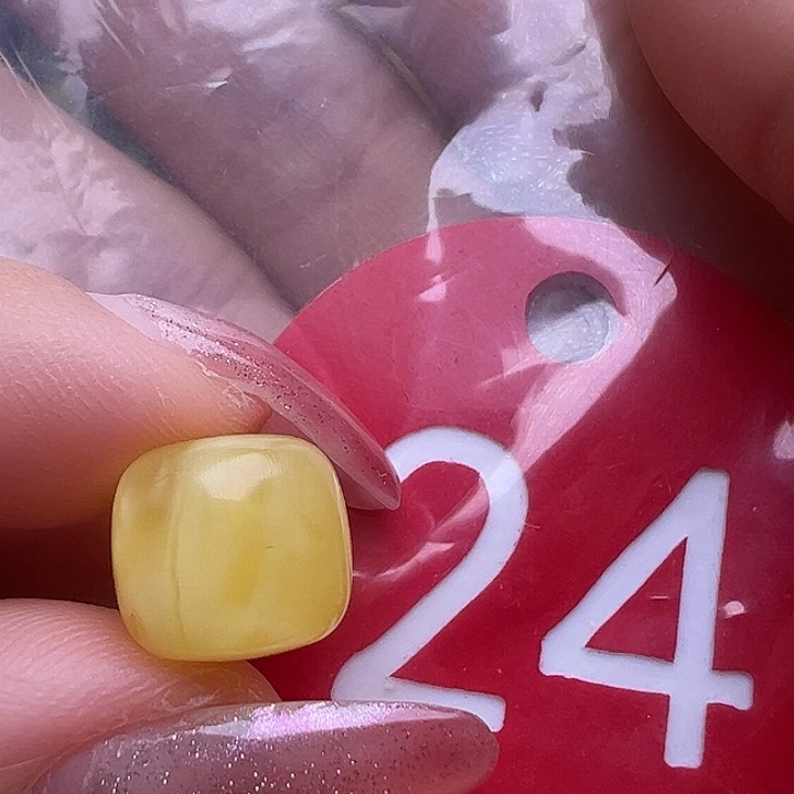 未镶嵌蜜蜡裸石微瑕10.5mm老型