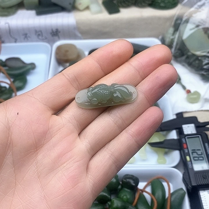 颈饰未镶嵌和田玉