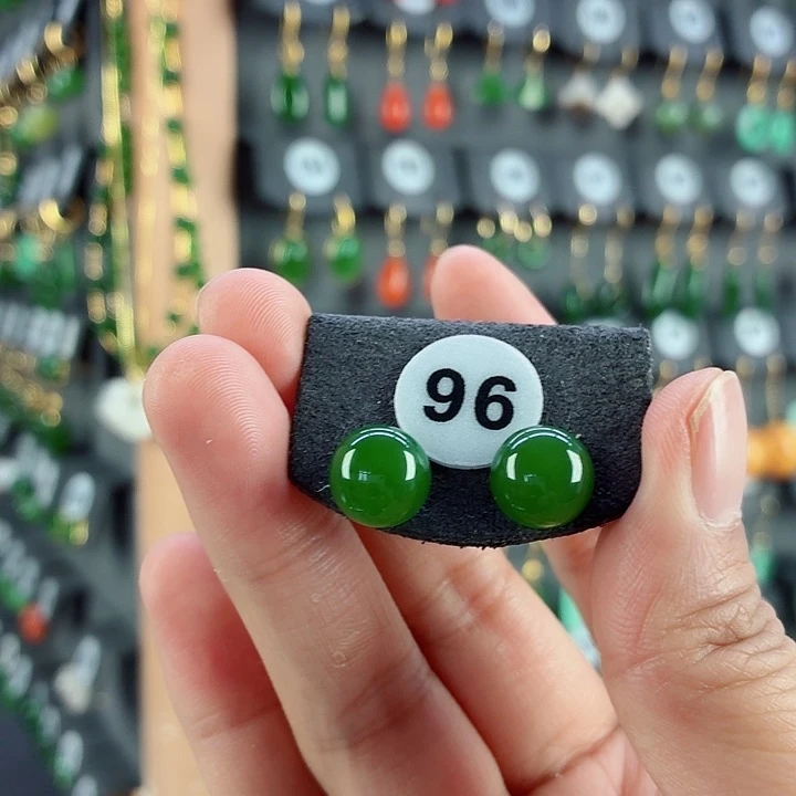 和田玉18K金镶嵌耳饰