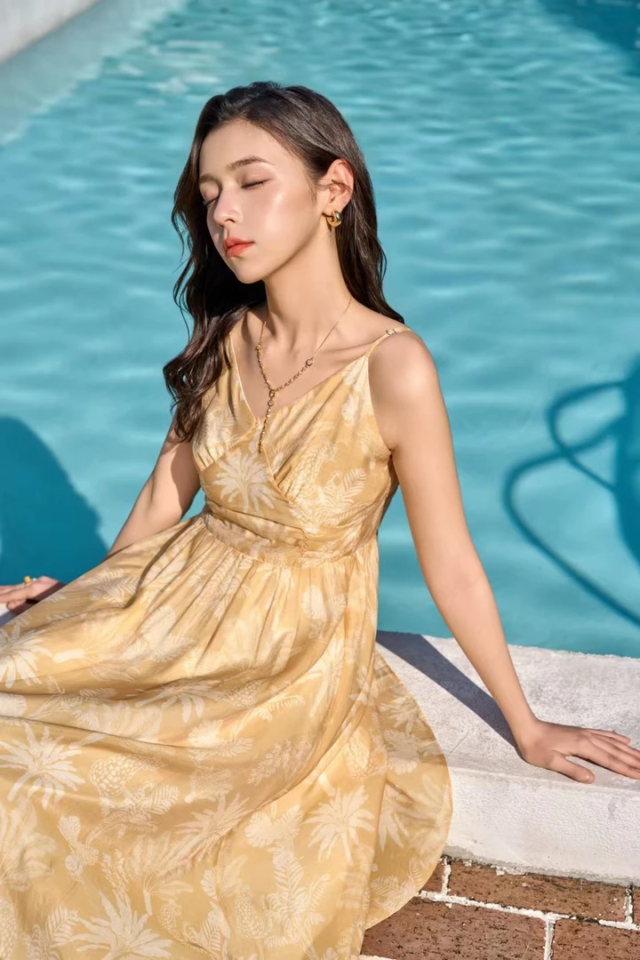 C．crlu可路莎 吊带连衣裙
