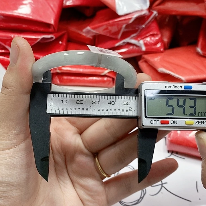 翡翠手镯未镶嵌12
