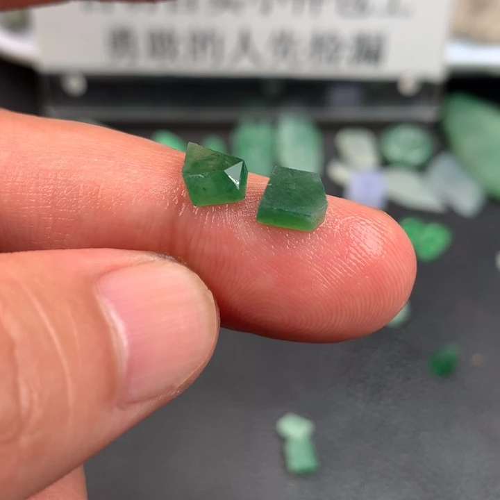定制翡翠未镶嵌材料定制