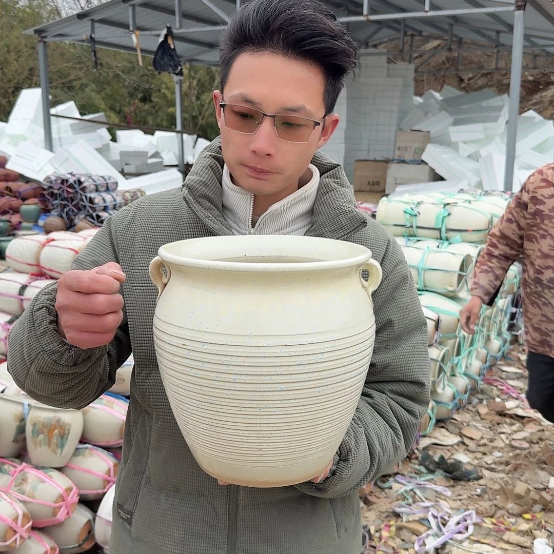 紫砂花盆口25高25（一个白色耳朵沈