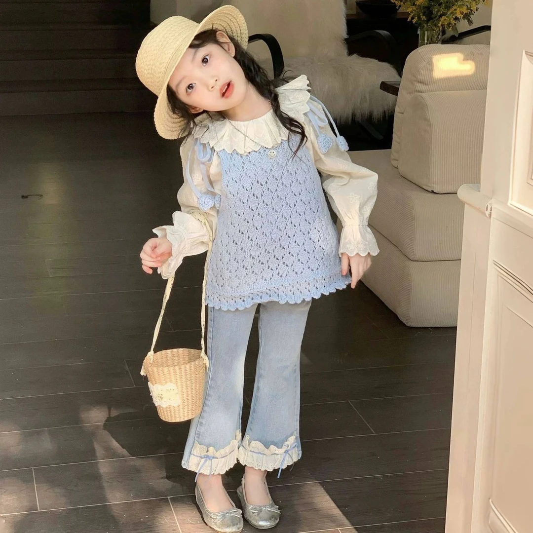 女童新款花边领百搭衬衫针织马甲蕾丝微喇叭牛仔裤女童秋装三件套