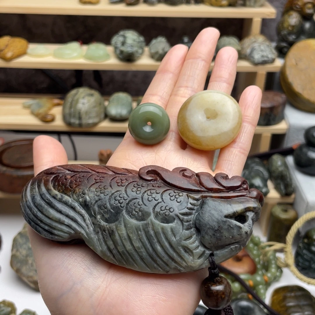 K****岫岩河磨玉（透闪石质玉）未镶嵌把件