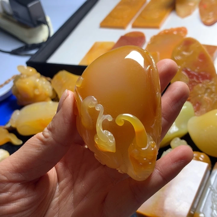 石英质玉（黄龙玉）未镶嵌颈饰