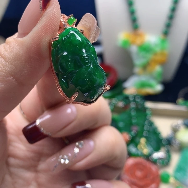 翡翠颈饰未镶嵌吊坠