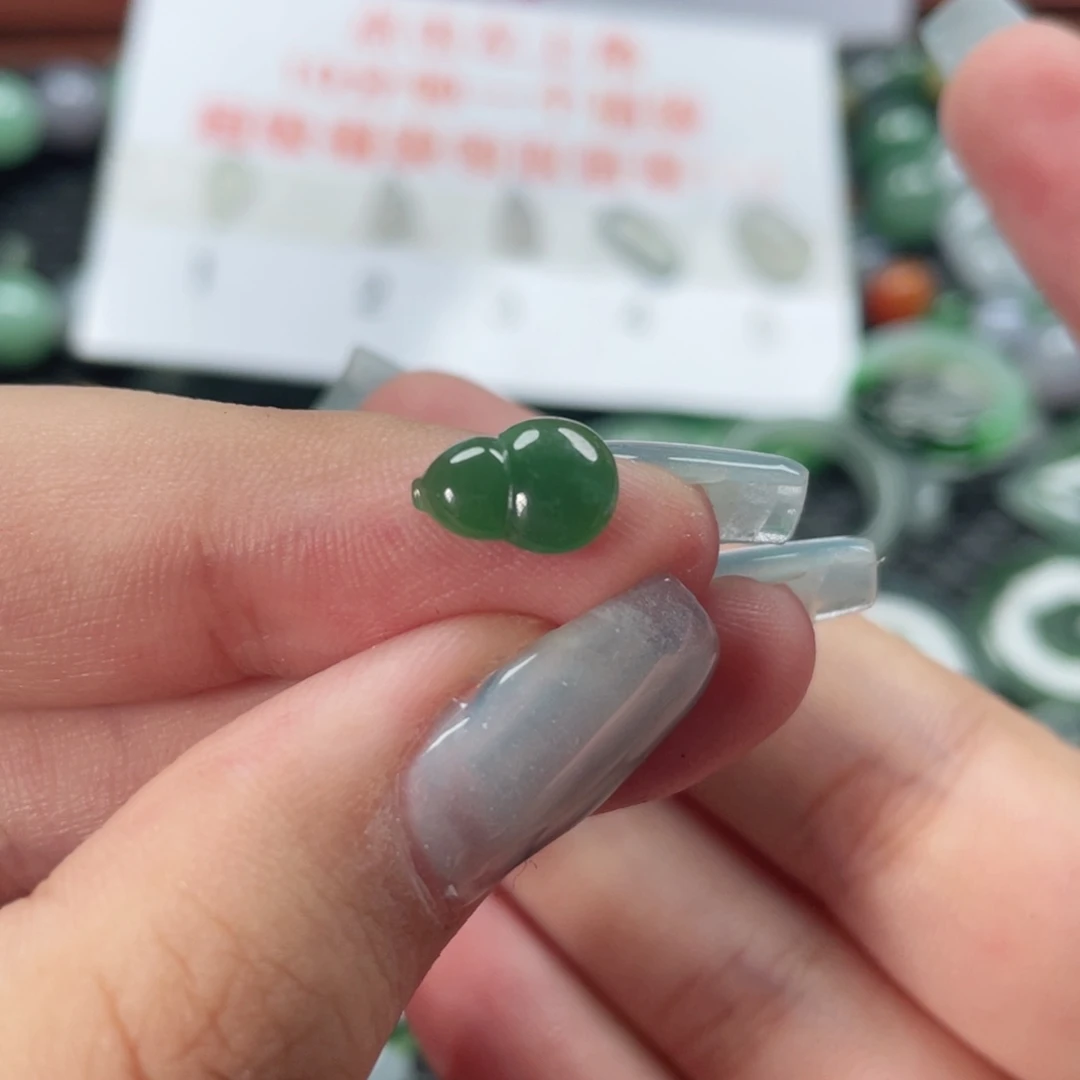 翡翠挂件未镶嵌   翡翠