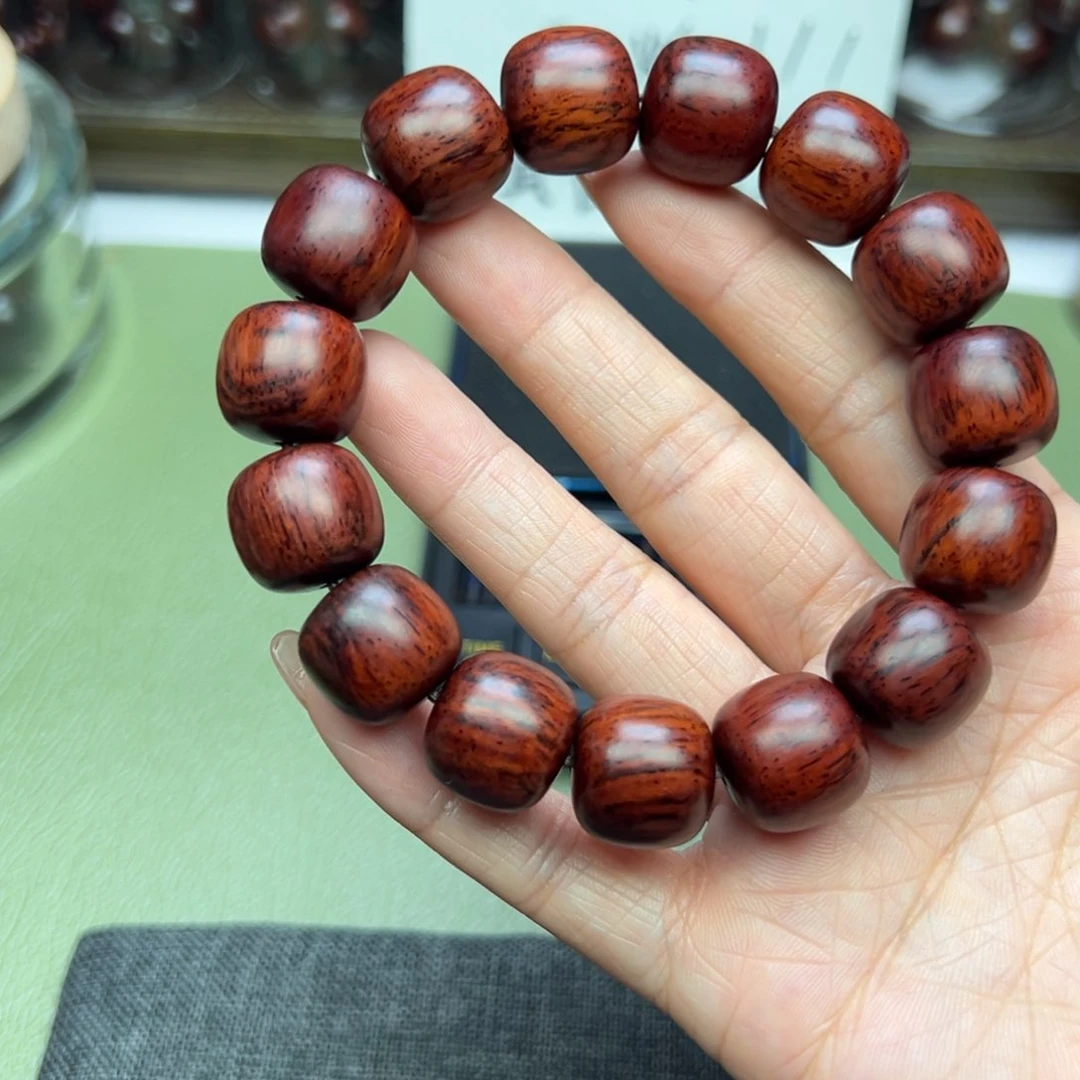 降真香其他陌*海南红降1516红油底芝麻点满结油微暇。