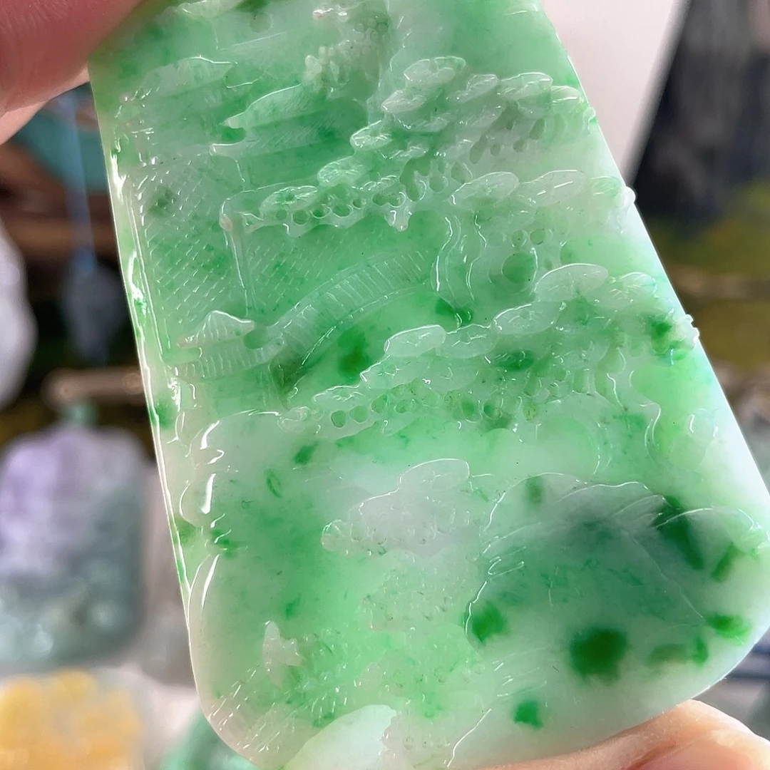 翡翠未镶嵌颈饰山水牌