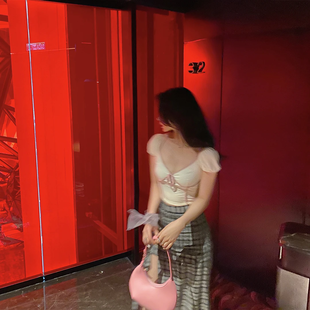 ACHI大也池纯色拼接系带挂脖短袖t恤v领短款修身夏季小心机薄上衣