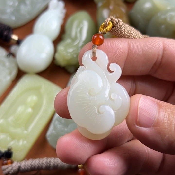 未镶嵌和田玉挂件