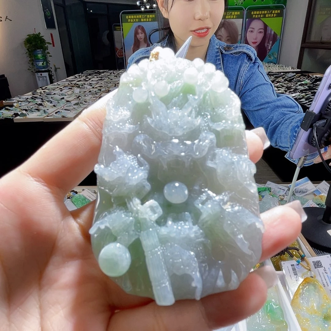 颈饰未镶嵌翡翠一个