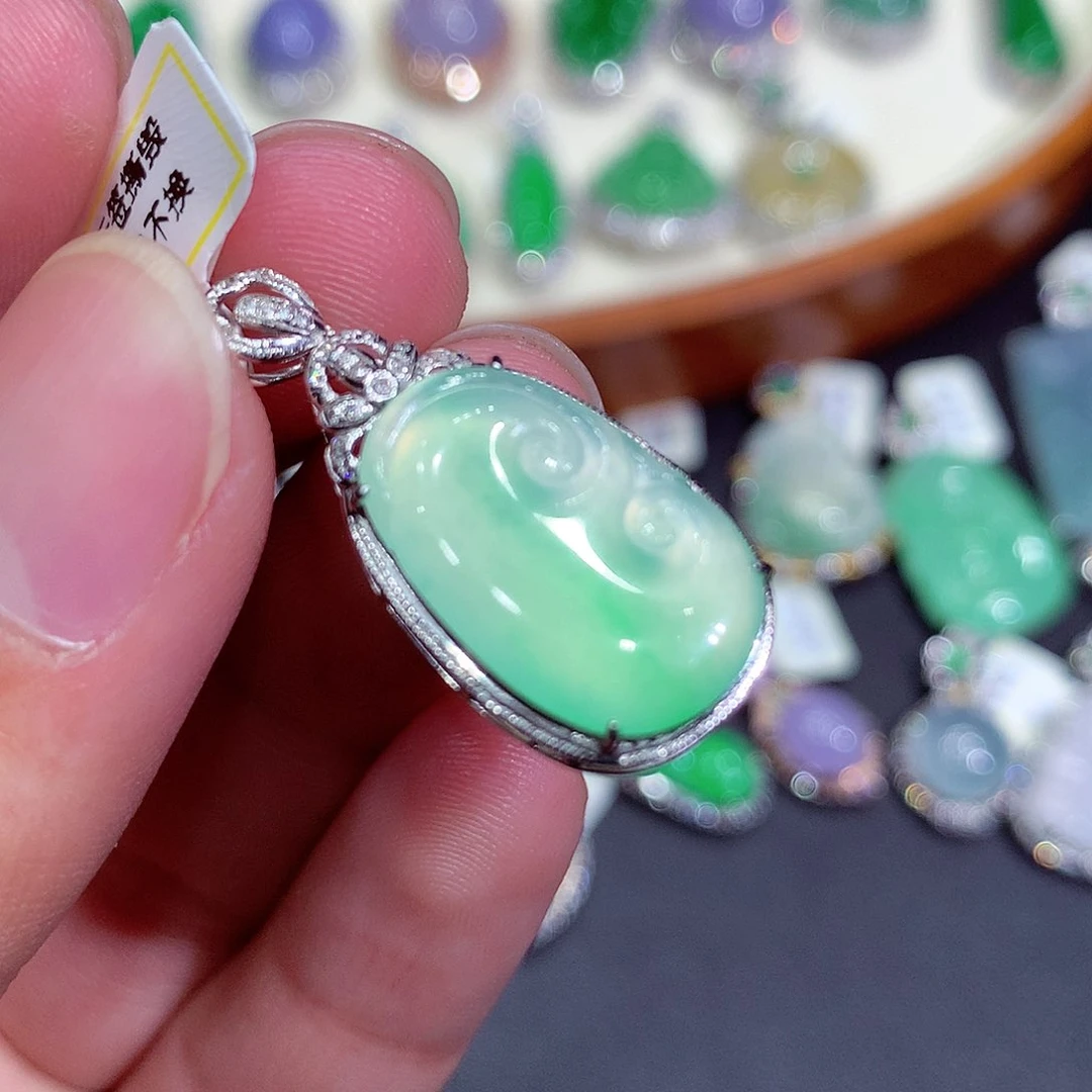 翡翠吊坠(不含链)18K金镶嵌