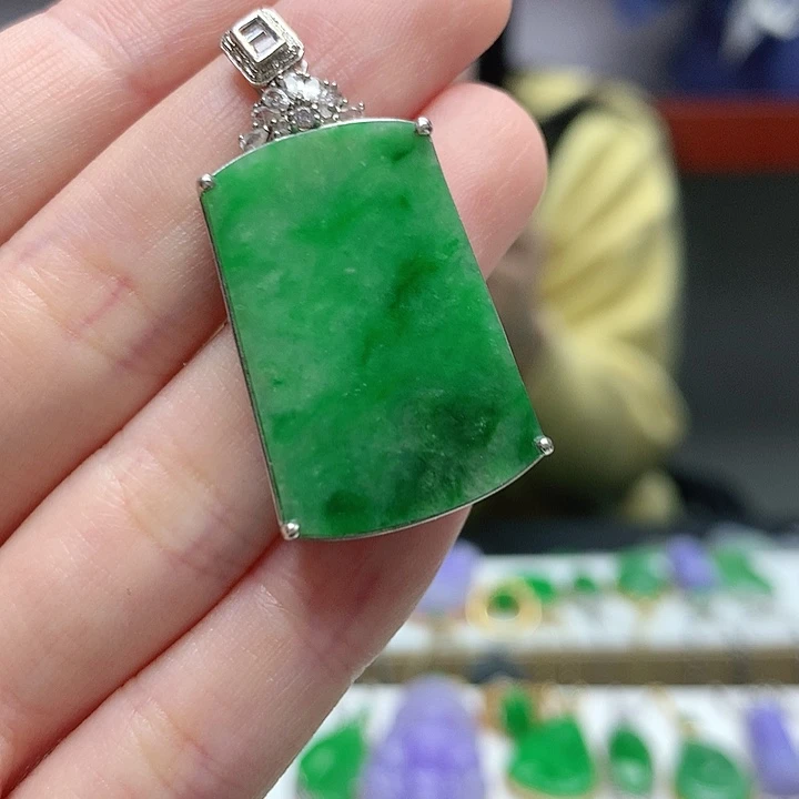 翡翠颈饰18K金镶嵌天然翡翠a 货敏