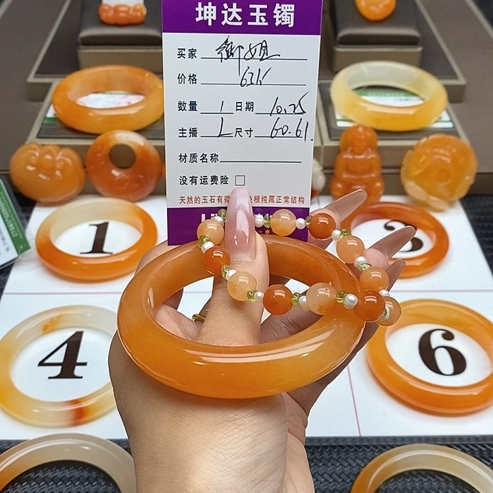 御***姐石英质玉（黄龙玉）未镶嵌手镯