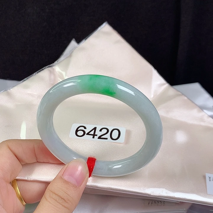 翡翠未镶嵌手镯54圈，美人条白底青