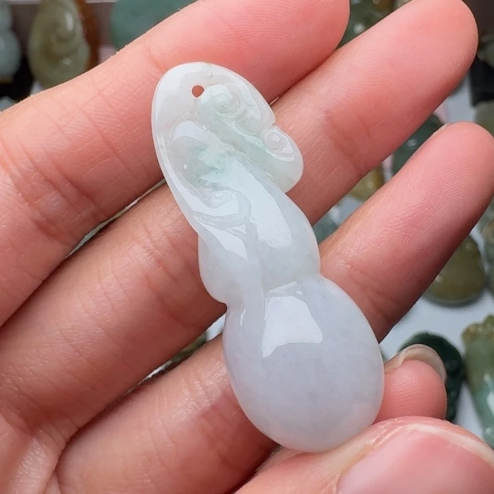 翡翠未镶嵌颈饰葫芦