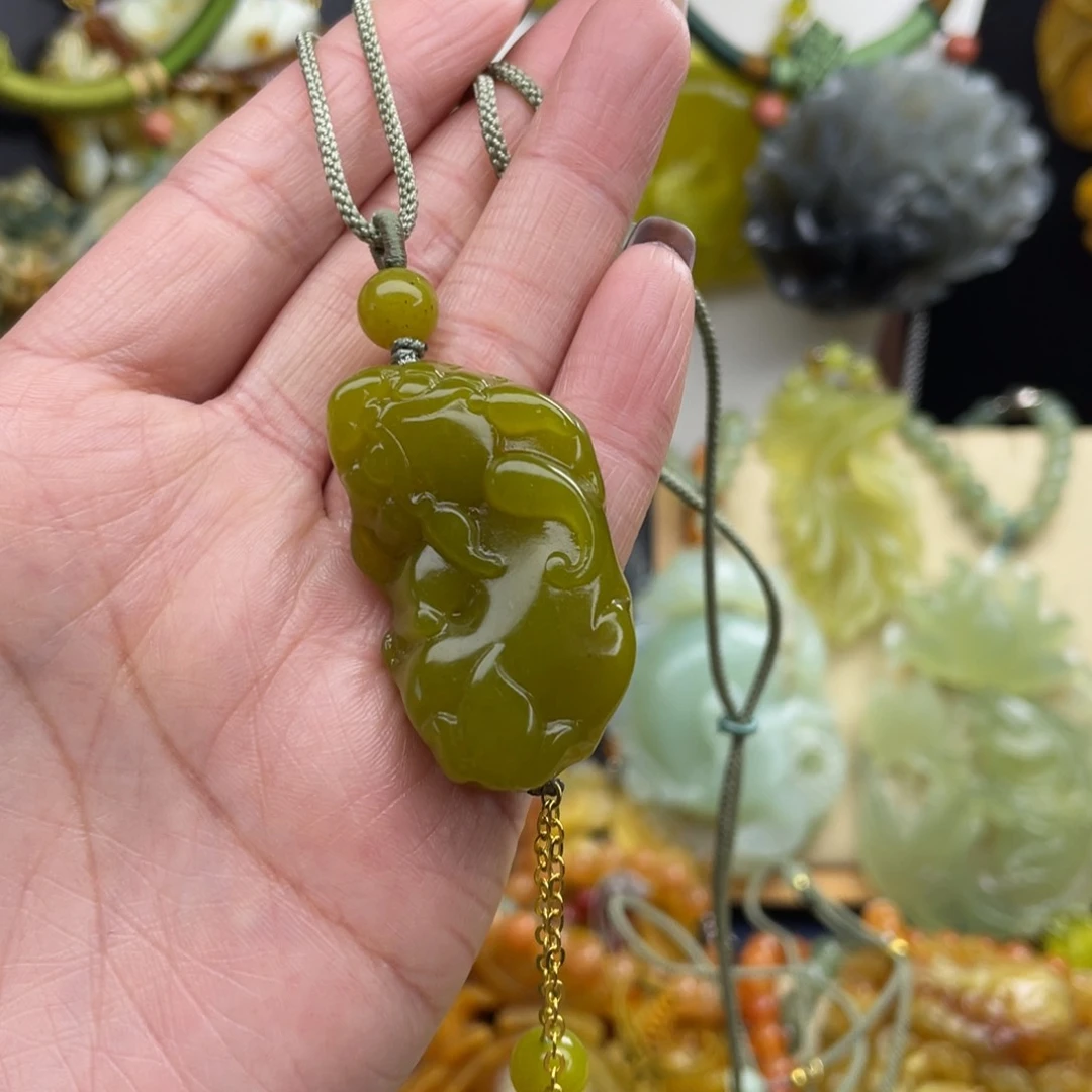 未镶嵌蛇纹石玉颈饰
