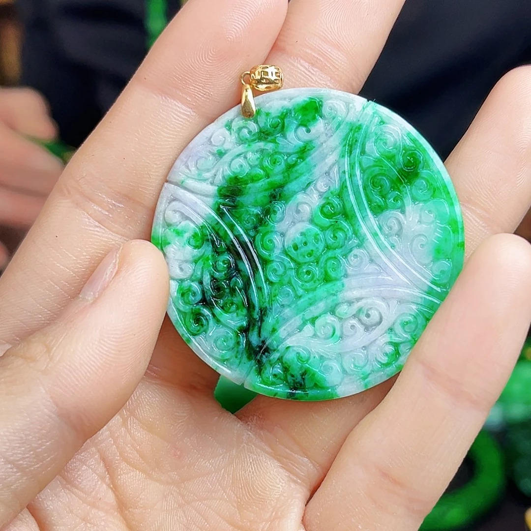 颈饰18K金镶嵌翡翠多样性