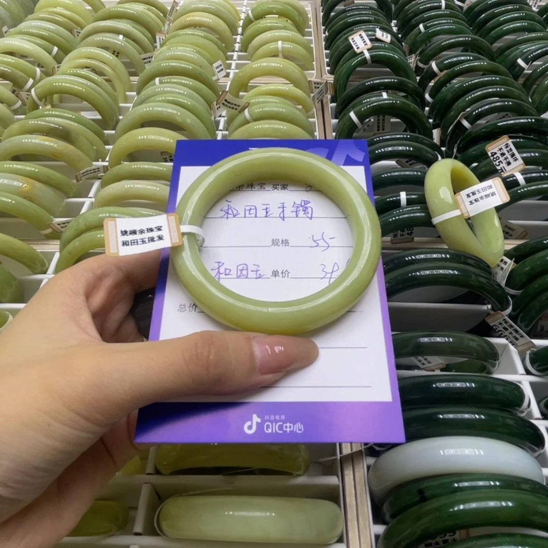 未镶嵌手镯和田玉罗*