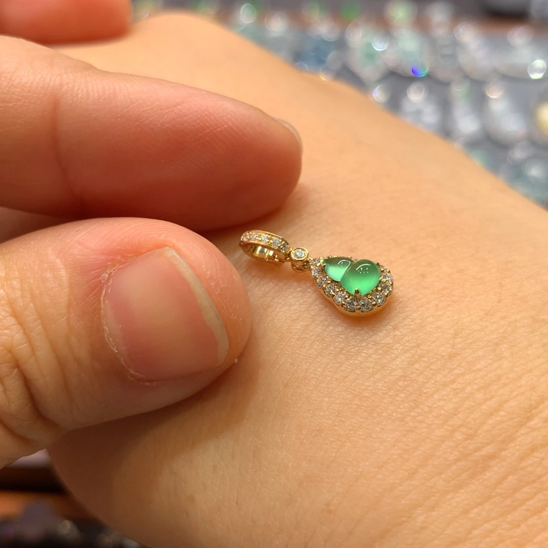 翡翠颈饰18K金镶嵌吊坠