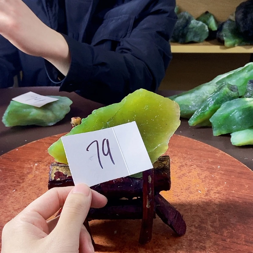 【闪购商品】蛇纹石玉岫玉原石未镶嵌风****尺