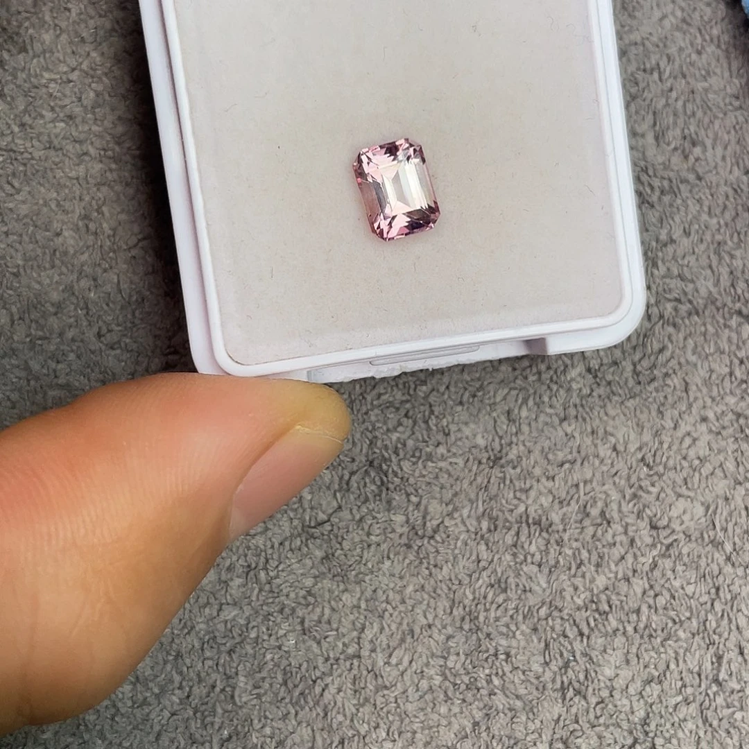 裸石未镶嵌碧玺1.62Ct。