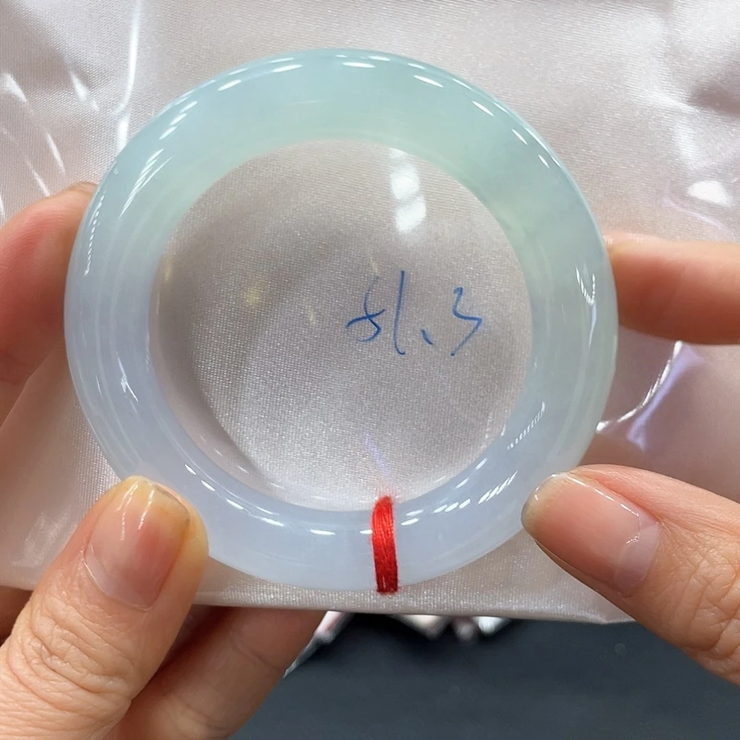 翡翠手镯未镶嵌翡翠手镯