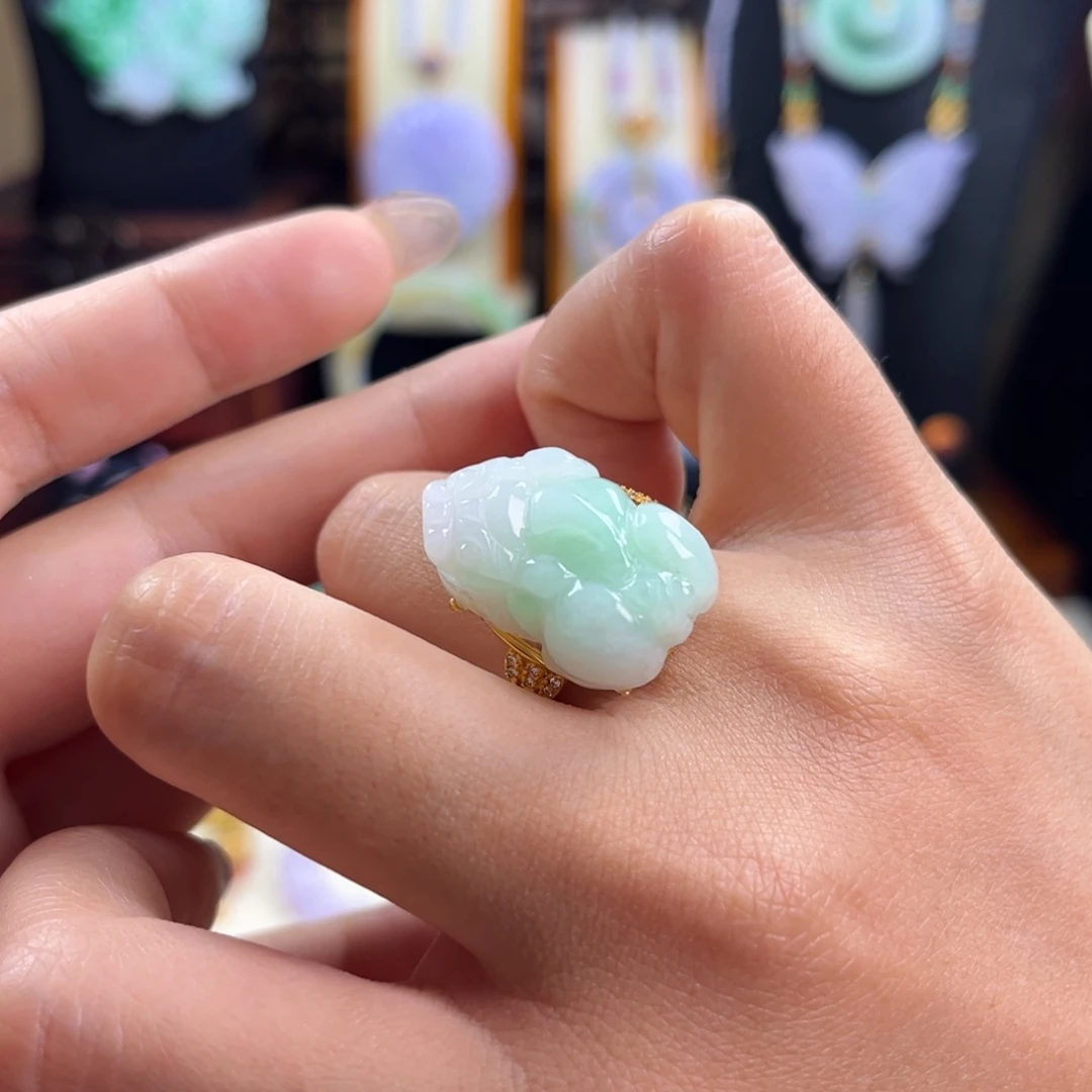 翡翠未镶嵌颈饰冰