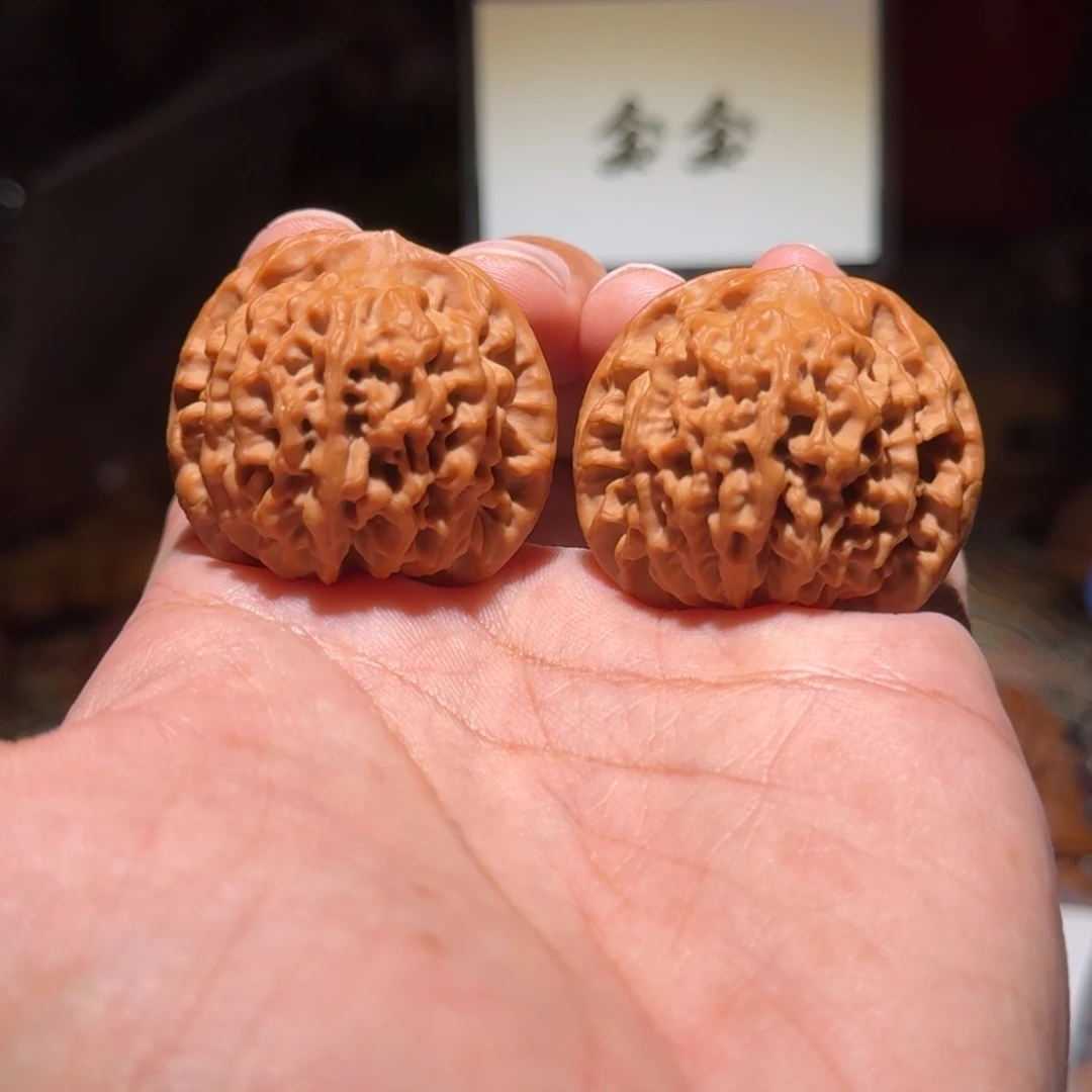 核桃把件1329秦闷，尺寸38 33 34
