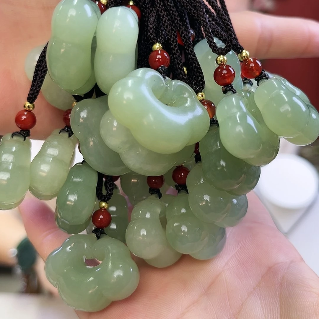 蛇纹石玉颈饰未镶嵌云