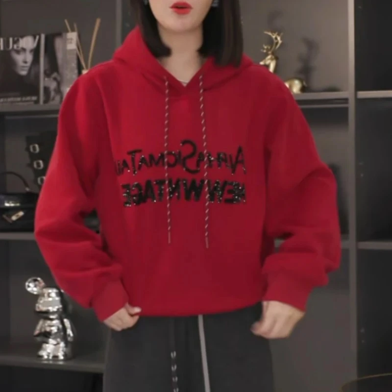 红色连帽刺绣加绒卫衣女秋冬2025新款爆款洋气减龄时尚百搭短上衣