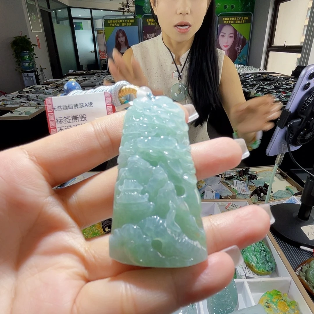 颈饰未镶嵌翡翠一个
