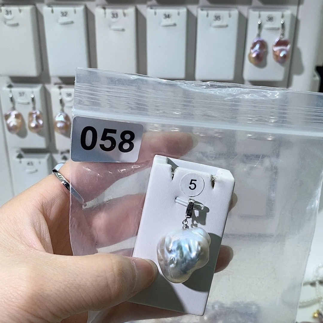 淡水珍珠合金颈饰