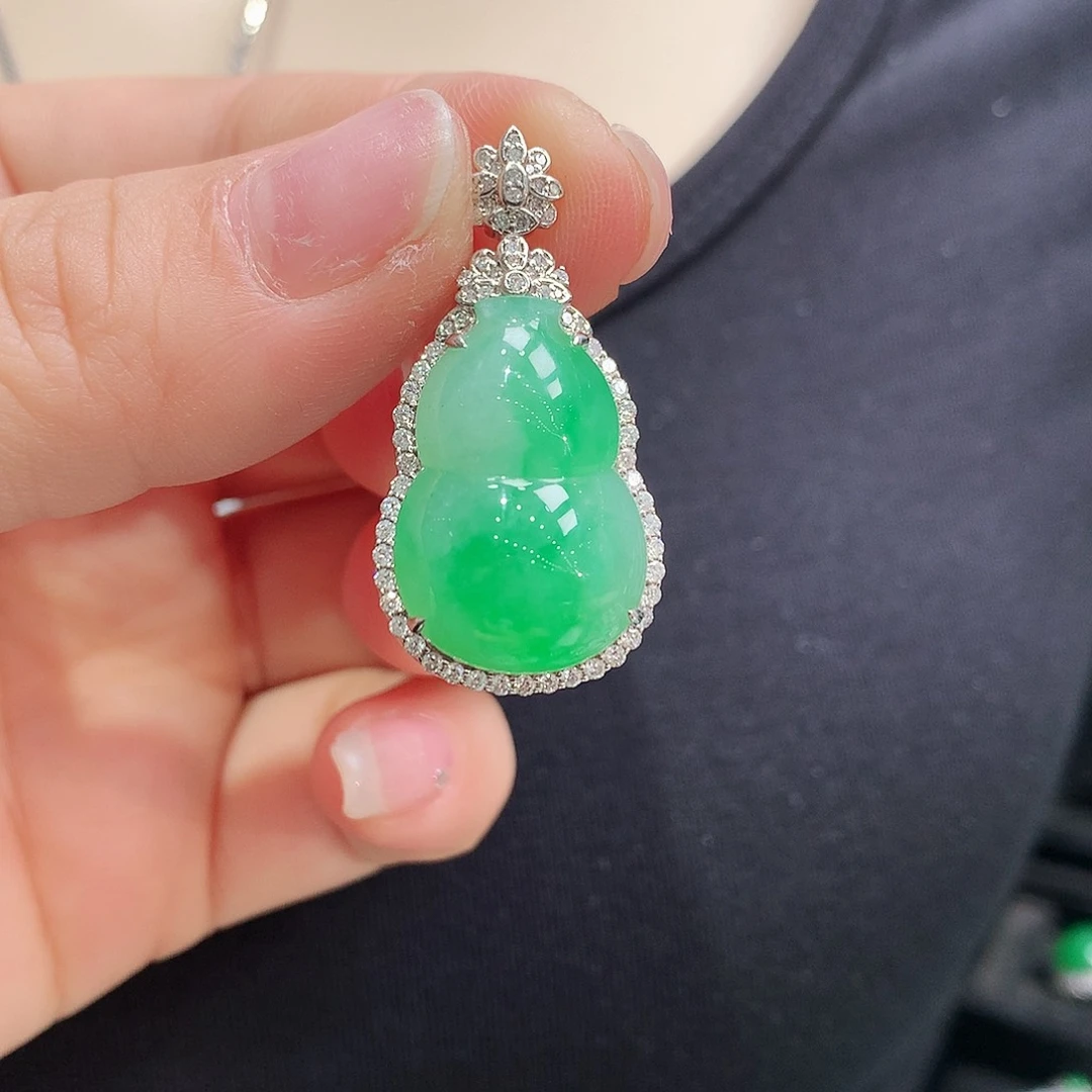 翡翠颈饰18K金镶嵌葫芦