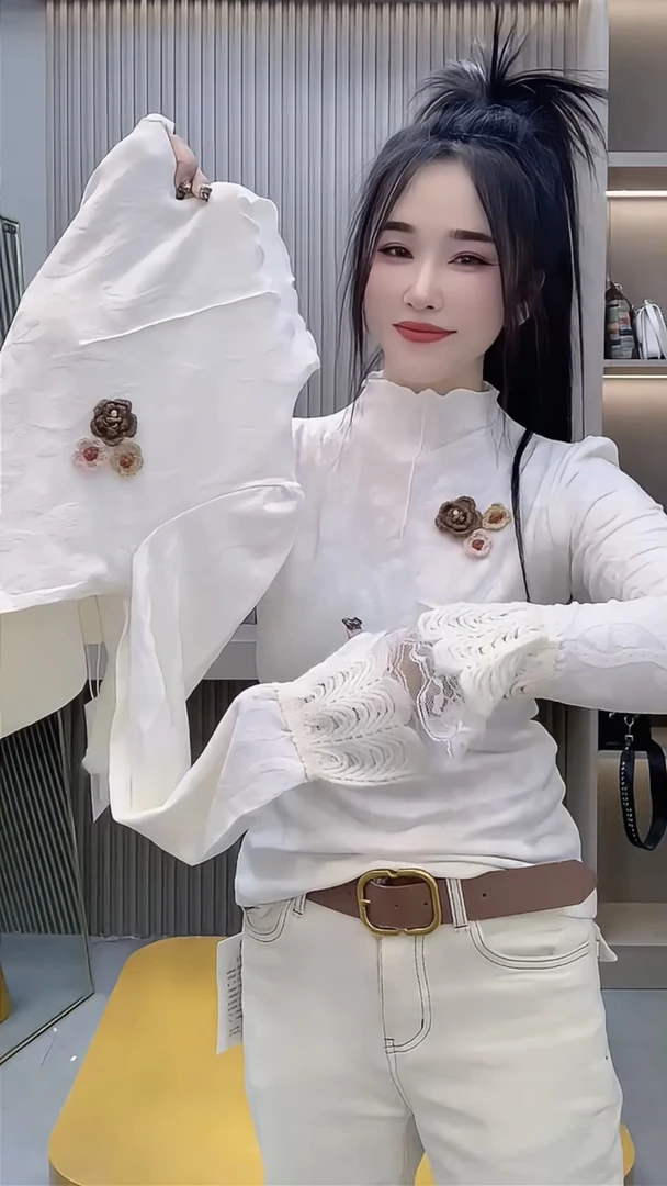 2025秋冬设计感蕾丝袖口打底衫女冬季高级感弹力显瘦上衣