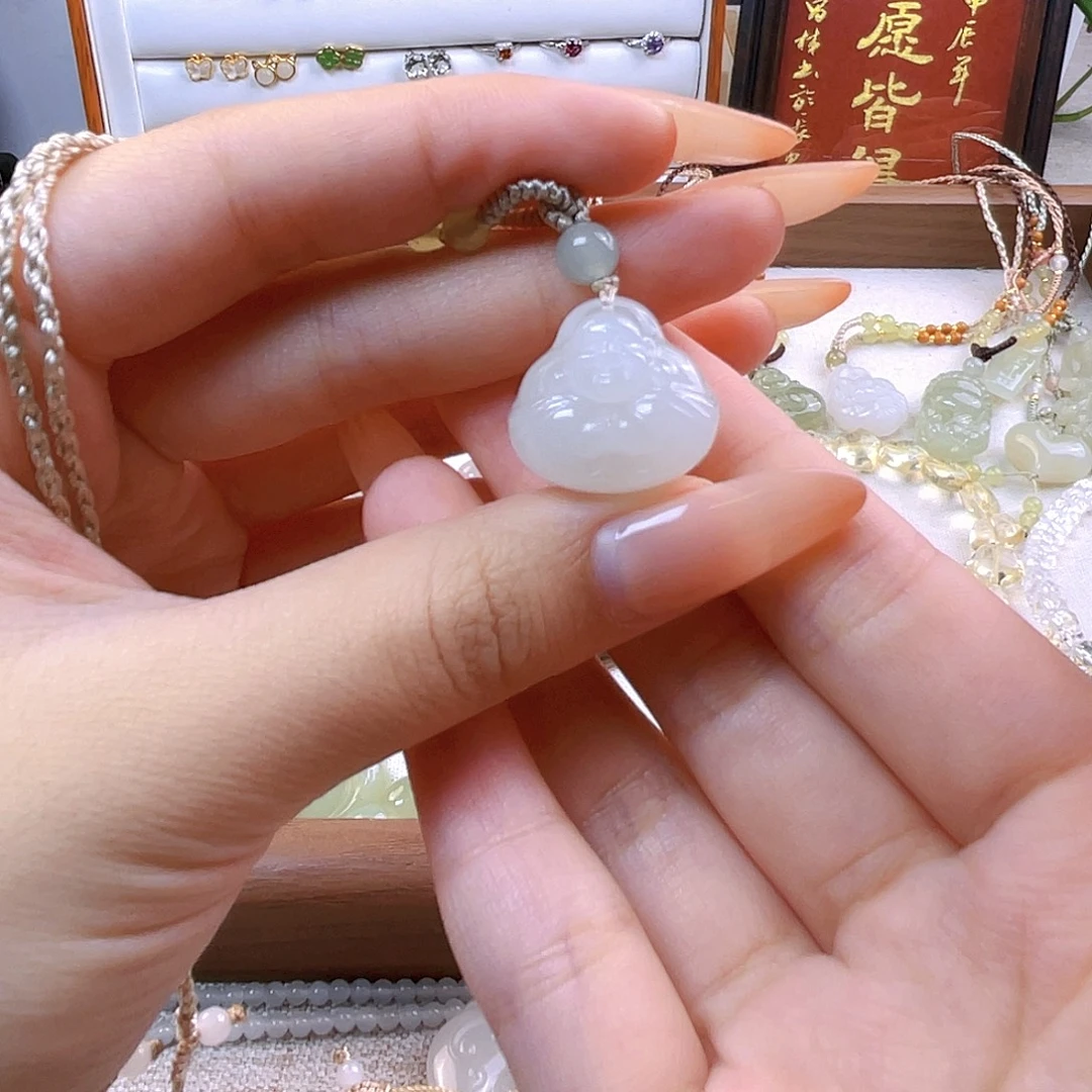 吊坠(赠链)未镶嵌和田玉
