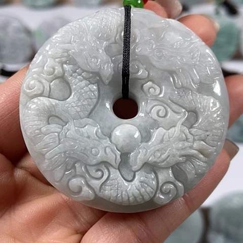 翡翠颈饰未镶嵌九龙扣两面工