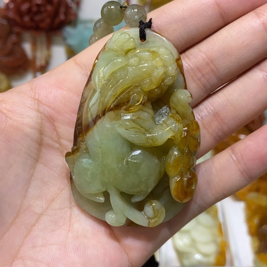 蛇纹石玉未镶嵌颈饰