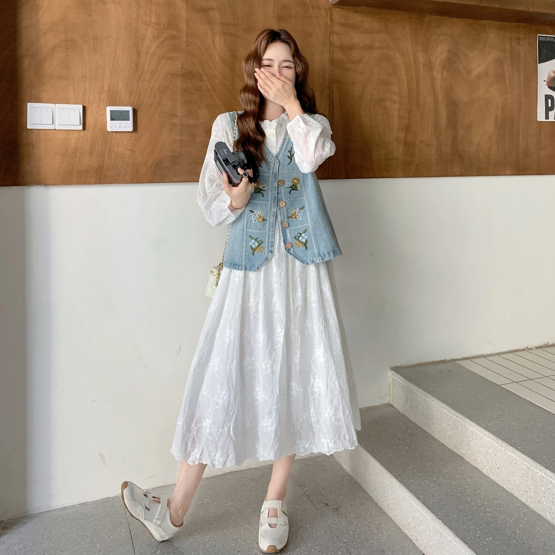 减龄慵懒风甜美百搭套装裙女秋季新款时尚刺绣马甲连衣裙两件套
