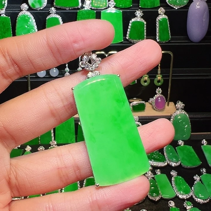 翡翠吊坠(不含链)18K金镶嵌