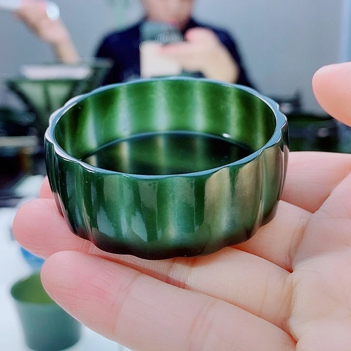 和田玉未镶嵌把件