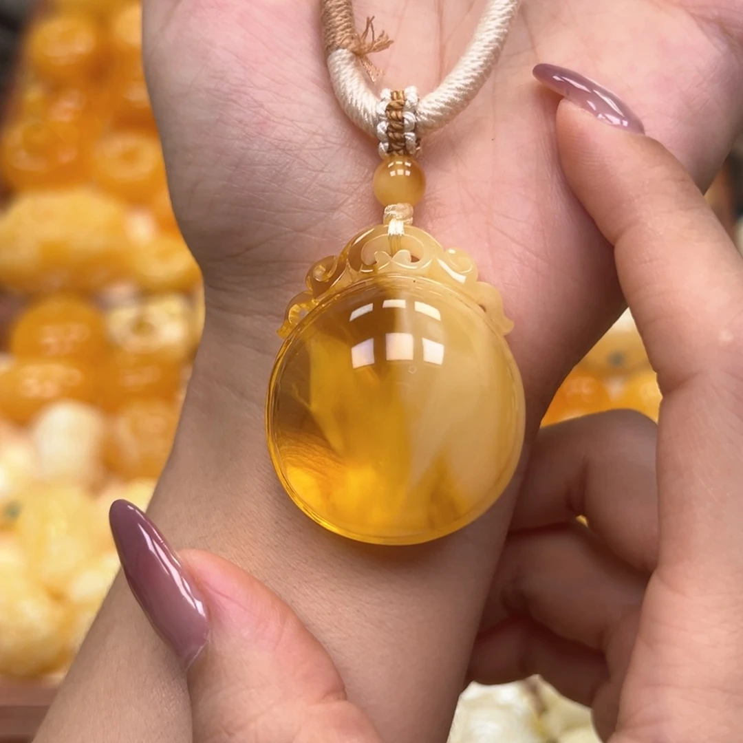 琥珀未镶嵌颈饰蜜蜡
