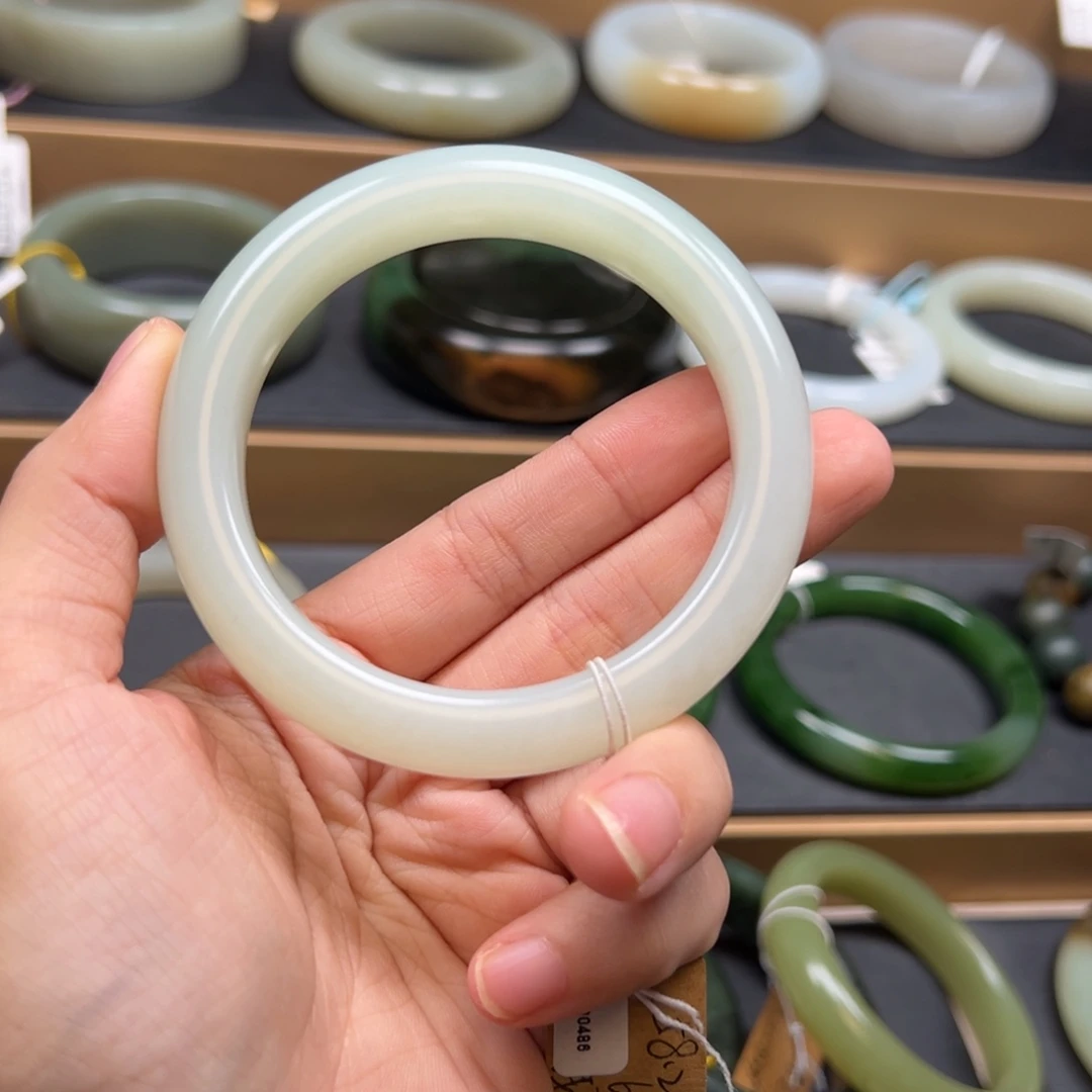 和田玉未镶嵌手镯58