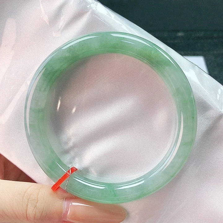 翡翠手镯未镶嵌55圈